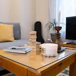 Chic Urban Getaway In Center By Flat Mаnager * Φιλιππούπολη