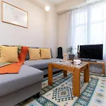 Chic Urban Getaway In Center By Flat Mаnager