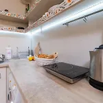 Chic Urban Getaway In Center By Flat Mаnager