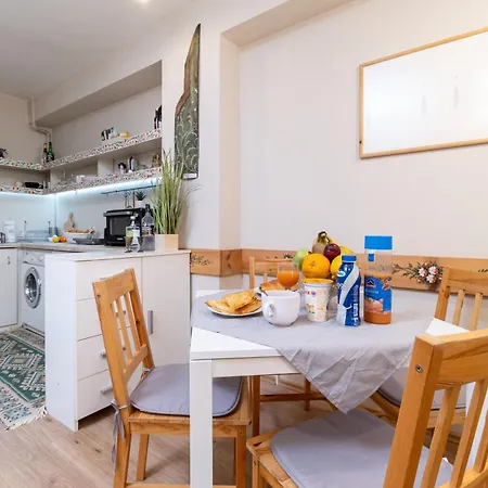 Chic Urban Getaway In Center By Flat Mаnager Apartman *