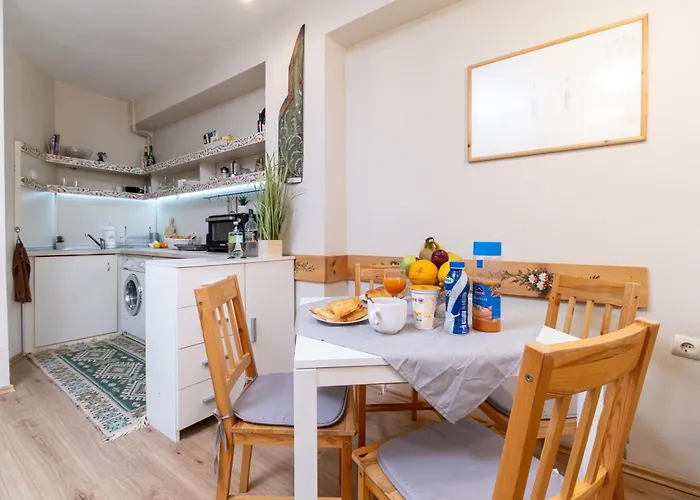 Chic Urban Getaway In Center By Flat Mаnager アパート *